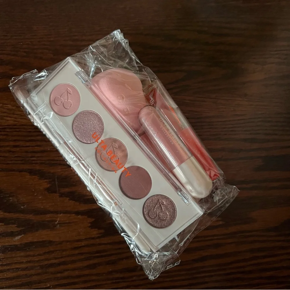 ULTA BEAUTY COLLECTIONS BARBIE PINK MAKEUP BAG and TOOLS NWT